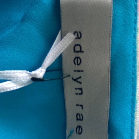 𝅺ADELYN RAE MAISY, NEW WITH TAGS, FLORAL WRAP BLOUSE‎ - Picture 7 of 8